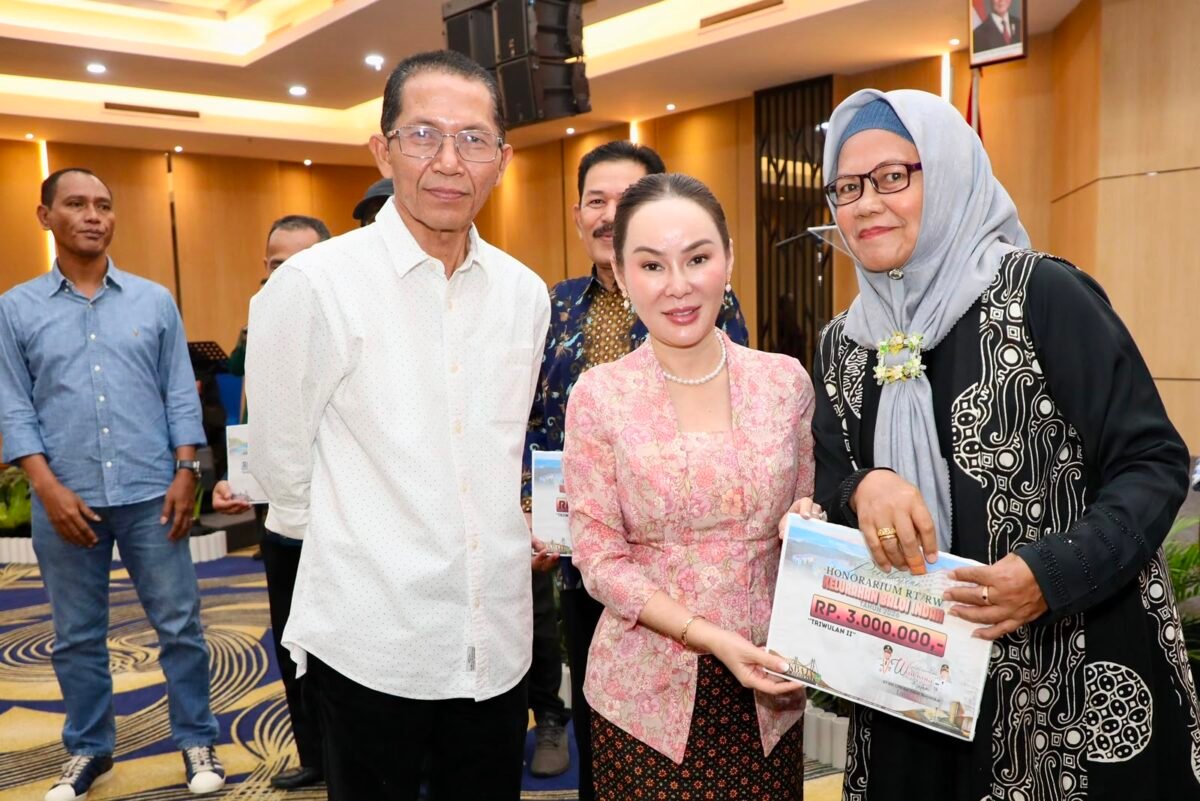 Silaturahmi dengan Ketua RT, RW, LPM, serta tokoh masyarakat se-Kecamatan Lubukbaja di Hotel AP Premier, Batuampar, Senin (13/7/2026) malam. Foto: Humas Diskominfo Batam