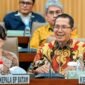 Kepala BP Batam, Amsakar Achmad bersama Wakil Kepala BP Batam Li Claudia Chandra memaparkan capaian kinerja Kawasan Perdagangan Bebas dan Pelabuhan Bebas (KPBPB) Batam serta Laporan Keuangan Tahun Anggaran (TA) 2025 dalam Rapat Dengar Pendapat (RDP) bersama Komisi VI DPR RI di Jakarta, Kamis (16/7/2026). Foto: Humas BP Batam