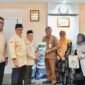 Sekda Kota Batam, Firmansyah, menerima Laporan Tahunan 2025 BAZNAS Batam di Kantor Wali Kota Batam, Senin (20/7/2026). Foto: Dok Pemko Batam