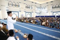 Wali Kota Batam, Amsakar Achmad, menyampaikan sambutan saat silaturahmi bersama tokoh agama di Masjid Agung Raja Hamidah, Batam, Selasa (21/7/2026). Foto: Humas Diskominfo Batam
