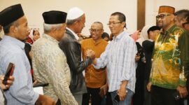 Qali Kota Batam Amsakar Achmad berdialog yang digelar di Golden Prawn 933, Bengkong, Rabu (22/7/2026) malam. Foto: Humas Diskominfo Batam
