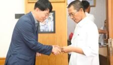 Wali Kota Batam Amsakar Achmad menerima audiensi Traverse Edu dan delegasi Jeonju Vision College di Kantor Wali Kota Batam, Senin (27/7/2026). Foto: Humas Diskominfo Batam