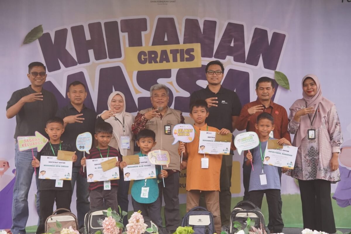 PT Pegadaian Area Pekanbaru mengkhitankan 126 anak secara gratis melalui program Langkah Emas Anak Sholeh di Kantor Pegadaian Area Pekanbaru, Sabtu (4/7/2026). Foto: Istimewa