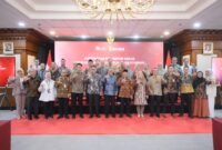 OJK menggelar Forum Edukasi dan Temu Bisnis Keuangan Syariah (FEBIS), membangun Ekosistem Pusat Inklusi Keuangan Syariah (EPIKS), serta menyelenggarakan Syariah Financial Fair (SYAFIF) dan Expo Keuangan dan Seminar Syariah (EKSIS). Foto: Istimewa