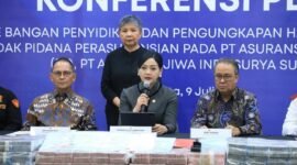 Otoritas Jasa Keuangan (OJK) menetapkan HS, pemegang saham pengendali PT Asuransi Jiwa Prolife Indonesia (dahulu PT Asuransi Jiwa Indosurya Sukses)., saat konferensi pers. Foto: Istimewa