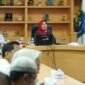 Sekda Provinsi Kepulauan Riau, Misni, memimpin rapat persiapan nonton bareng Piala Dunia 2026 di ruang kerjanya di Komplek Pemerintahan Provinsi Kepri, Dompak, Rabu (15/7/2026). Foto: Humas Pemprov Kepri