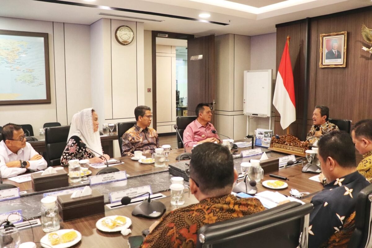 Gubernur Ansar Ahmad didampingi sejumlah Kepala daerah dan Kepala OPD di Kepulauan Riau beraudiensi bersama Menteri KKP Sakti Wahyu Trenggono di Gedung Menara Bahari I, Jakara Pusat, Jumat (10/7/2026). Foto: Banhub Kepri