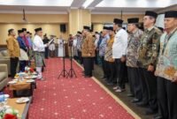 Wakil Gubernur Kepulauan Riau yang juga Ketua LPTQ Kepri Nyanyang Haris Pratamura melantik Dewan Hakim, Dewan Pengawas, dan Panitera Musabaqah Tilawatil Qur'an (MTQ) XII Tingkat Provinsi Kepulauan Riau di Aston Tanjungpinang Hotel & Conference Center, Sabtu (4/7/2026). Foto: Diskominfo Kepri