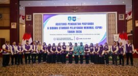 Pembina Kesekretariatan Posyandu Pusat Yane Adrian Bima Arya bersama Pembina Posyandu Provinsi Kepulauan Riau Dewi Kumalasari dalam kegiatan Asistensi Penguatan Posyandu Enam Bidang Standar Pelayanan Minimal (SPM) Tahun 2026 di Aula Wan Seri Beni, Dompak, Rabu (22/7/2026). Foto: Diskominfo Kepri