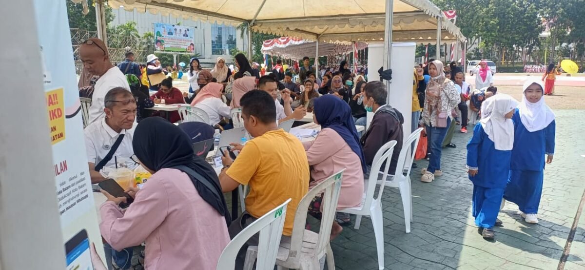 Disdukcapil Kota Batam bukan stand pengurusan KIA dan IKD di Hari Anak Nasional (HAN) 2026 di Dataran Engku Putri Batamcentre, Sabtu (8/8/2026). Foto: Istimewa