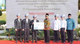 PT PLN Batam meneguhkan komitmen pengabdian kepada masyarakat pada peringatan HUT ke-81 Kemerdekaan Republik Indonesia, Senin (17/8/2026). Foto: Istimewa