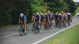 Pesepeda dari berbagai negara menyusuri jalan Bintan dalam balap sepeda Tour De Bintan (DISPAR KEPRI)
