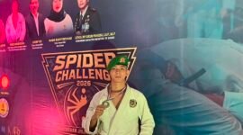 Prada Daffa Abiyyu Putra membuktikan hasil latihan kerasnya dengan meraih medali perunggu pada Kejuaraan Jiujitsu Antar Dojo se-Provinsi Kepulauan Riau di Mall Botania 2, Batam, Sabtu (1/8/2026). Foto: Istimewa