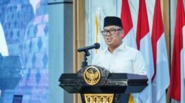Wakil Gubernur Kepri Nyanyang Haris Pratamura menyampaikan pidato dalam Dialog Wawasan Kebangsaan diselenggarakan Dewan Pimpinan Pusat Perkumpulan Kekerabatan Sulawesi Selatan (PKSS) di Auditorium Politeknik Negeri Batam, Kamis (13/8/2026). Foto: Diskominfo Kepri