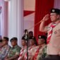 Gubernur Kepulauan Riau sekaligus Ketua Mabida Kwarda Kepri, Ansar Ahmad bertindak selaku inspektur Upacara Peringatan 65 Tahun Hari Pramuka di Gedung Daerah, Tanjungpinang, Jumat (14/8/2026). Foto: Humas Diskominfo Kepri
