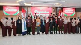 Ketua DPW LASQI Kepri, Yuniarni Pustoko Weni, melantik Ketua dan Pengurus LASQI-NJ Kota Batam di Kantor Wali Kota Batam, Rabu (12/8/2026). Foto: Humas Diskominfo Batam