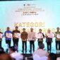 Wali Kota Batam, Amsakar Achmad, menerima penghargaan dalam Apresiasi Pemerintah Daerah Berprestasi Tahun 2026 di Hotel Radisson Batam, Rabu (12/8/2026) malam. Foto: Humas Diskominfo Batam
