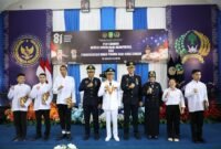 Wali Kota Batam, Amsakar Achmad, foto bersama dengan penerima remisi di Aula Lapas Kelas IIA Batam, Senin (17/8/2026).. Foto: Humas Diskominfo Batam