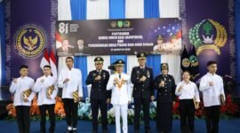 Wali Kota Batam, Amsakar Achmad, foto bersama dengan penerima remisi di Aula Lapas Kelas IIA Batam, Senin (17/8/2026).. Foto: Humas Diskominfo Batam