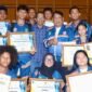 Wali Kota Batam, Amsakar Achmad, bersama sejumlah atlet Batam saat Malam Apresiasi Olahragawan, Pelatih, dan Manajer Olahraga Berprestasi Kota Batam di Hotel Harmoni One, Batam Centre, Sabtu (29/8/2026) malam. Foto: Humas Diskominfo Batam
