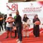 First Club membagikan 1.000 paket sembako kepada masyarakat sekitar dan pengemudi ojek online (ojol) dalam rangka memperingati HUT ke-81 Kemerdekaan RI, Senin (24/8/2026). Foto: Istimewa