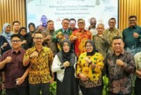 Wakil Gubernur Kepri Nyanyang Haris Pratamura bersama sejumlah praktisi medis internasional dalam sebuah jamuan makan mala digelar di Hotel Harris, Batam, Senin (28/9/2026) malam. (Ziqri)