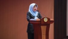 Sekdaprov Kepri menyampaikan jawaban Pemerintah Provinsi Kepri atas pandangan umum Fraksi-fraksi DPRD Kepri terhadap nota keuangan Ranperda Perubahan APBD tahun 2026 dalam rapat sidang utama, Kamis (17/9/2026). (Angga/BIRO ADPIM KEPRI)