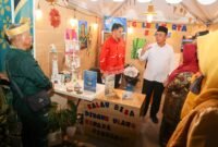 Gubenur Kepri Ansar Ahmad hadir dalam Dekrafest Kepri 2026 digelar di Pelataran Gedung Dekranasda Kepri Creative Space, Minggu (20/9/2026). (Enji/DISKOMINFO KEPRI)