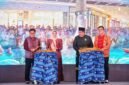Sekdaprov Kepri turut menabuh gendang, membuka penyelenggaraan Gebyar Melayu Pesisir 2026 digelar di K Square, Batam, Kamis (17/9/2026). (Angga/BIRO ADPIM KEPRI)