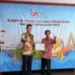 Kepala OJK Kepri Sinar Danandjaya dan Kepala BKKBN Kepri Victor Palimbong membahas penguatan kolaborasi tersebut di Kantor OJK Kepri, Kamis (3/9/2026). Foto: Istimewa