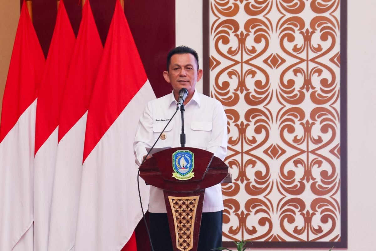 Gubernur Kepri Ansar Ahmad memberikan kata sambutan dalam kegiatan Sinergi Arah Kebijakan Kementerian Kesehatan dengan Pembangunan Kesehatan dan Upaya Percepatan Pelaksanaan Program Prioritas, Cek Kesehatan Gratis di Provinsi Kepulauan Riau, di Balairung Wan Seri Beni, Kantor Gubernur Kepri, Dompak, Jumat (11/9/2026). (Enji/DISKOMINFO KEPRI)