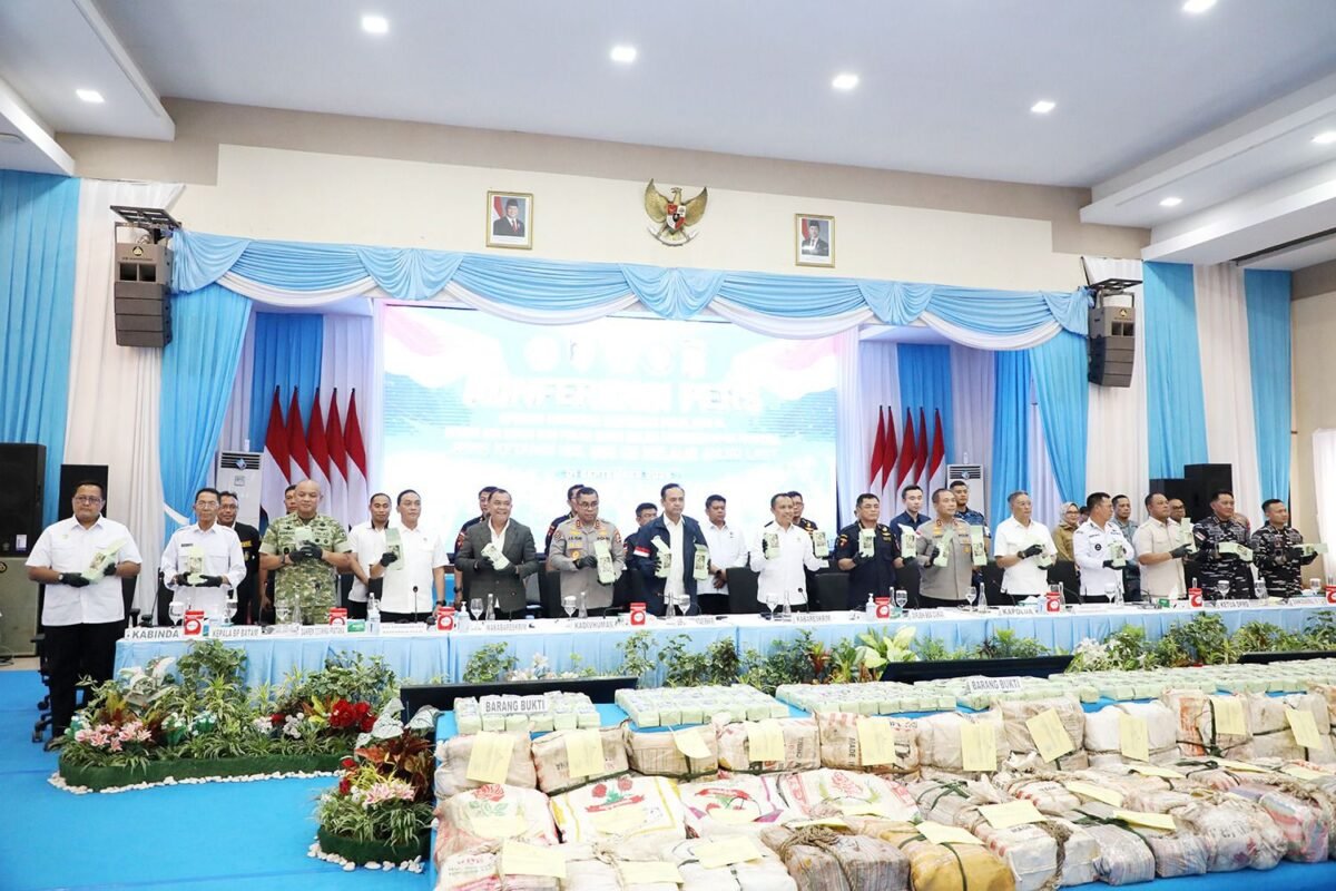 Bareskrim Polri, BNN RI, Direktorat Jenderal Bea dan Cukai, dan Polda Kepri mengungkap kasus tersebut dalam konferensi pers di Gedung Lancang Kuning Polda Kepri, Selasa (1/9/2026).