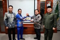 Asisten Ekonomi dan Pembangunan Sekretariat Daerah Kota Batam, Suhar, menghadiri FGD penyusunan Naskah Akademik dan RUU BUMD yang digelar di Kantor Wali Kota Batam, Kamis (10/9/2026). Foto: Humas Diskominfo Batam