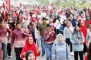 Wali Kota Batam, Amsakar Achmad, jalan santai bersama ribuan warga dalam acara Senam Sehat dan Jalan Santai Batu Ampar 2026 di Taman Pacific Hotel Batam, Kecamatan Batu Ampar, Minggu (13/9/2026). Foto: Humas Diskominfo Batam