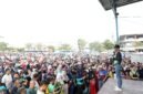 Wali Kota Batam, Amsakar Achmad, menyampaikan sambutan saat menghadiri KFJS di Lapangan SP Plaza, Minggu (13/9/2026). Foto: Humas Diskominfo Kota Batam