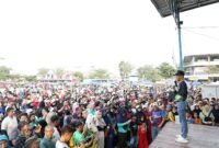 Wali Kota Batam, Amsakar Achmad, menyampaikan sambutan saat menghadiri KFJS di Lapangan SP Plaza, Minggu (13/9/2026). Foto: Humas Diskominfo Kota Batam