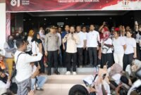 Wali Kota Batam, Amsakar Achmad, menemui pekerja di depan Kantor Wali Kota Batam, Rabu (16/9/2026). Foto: Humas Diskominfo Batam