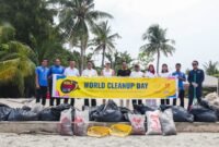 Riahi Villas by Swiss-Belhotel Nirup Island menggelar aksi bersih-bersih pantai di Nirup Island, Kamis (17/9/2026), Foto: Istimewa