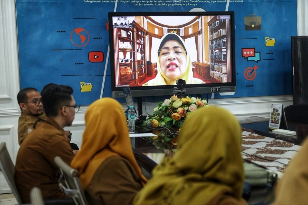 Sekretaris Daerah Provinsi Kepri Misni, membuka Bimbingan Teknis Penguatan Kompetensi Petugas Pelayanan Pengaduan SP4N-LAPOR! di lingkungan Pemprov Kepri secara virtual, Selasa (15/9/2026). Foto: Diskominfo Kepri