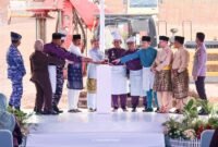Mendagri Muhammad Tito Karnavian bersama Gubernur Kepri Ansar Ahmad, Wagub Nyanyang Haris Pratamura serta sejumlah untuk Forkominda menekan sirine pada peletakan batu pertama Museum dan Monumen Bahasa Nasional di Pulau Penyengat, Kamis (24/6/2026). (Enji/DISKOMINFO KEPRI)