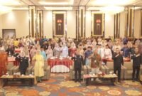 Sekdaprov Kepri Misni bersama APIP dan APH serta sejumlah kepala OPD Pemprov Kepri foto bersama dalam kegiatan sosialisasi pencegahan tindak pidana korupsi di lingkungan Pemerintah Provinsi Kepulauan Riau di TCC Hotel Aston, Tanjungpinang (22/9/2026). (Angga/BIRO ADPIM KEPRI)