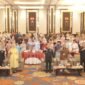 Sekdaprov Kepri Misni bersama APIP dan APH serta sejumlah kepala OPD Pemprov Kepri foto bersama dalam kegiatan sosialisasi pencegahan tindak pidana korupsi di lingkungan Pemerintah Provinsi Kepulauan Riau di TCC Hotel Aston, Tanjungpinang (22/9/2026). (Angga/BIRO ADPIM KEPRI)