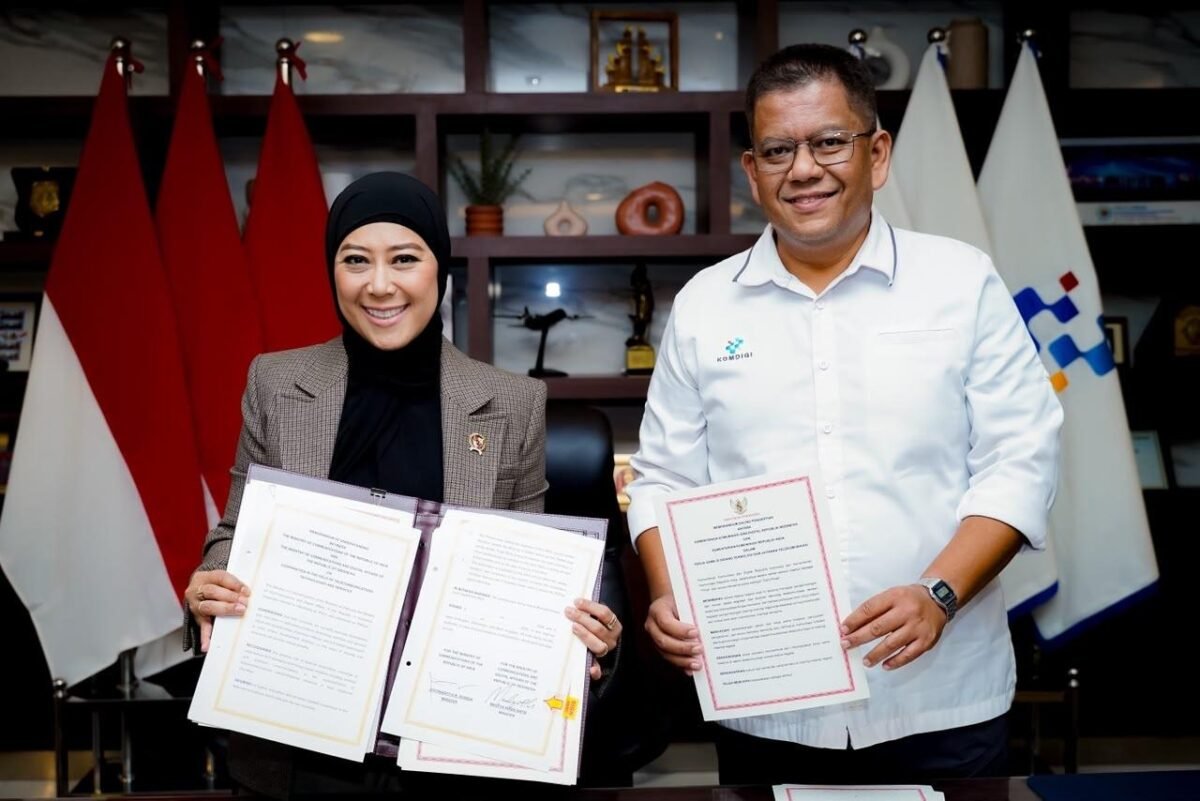 Menkomdigi Meutya Hafid usai menandatangani MoU kerja sama antara Indonesia dan India dalam mengembangkan teknologi telekomunikasi dan memperkuat ekosistem digital. Foto: Humas Kemkomdigi