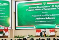 Presiden Prabowo Subianto memberikan sambutannya saat menghadiri Resepsi Kesyukuran 100 Tahun Pondok Modern Darussalam Gontor (PMDG) yang digelar di Balai Pertemuan Pondok Modern (BPPM), Pondok Modern Darussalam Gontor Putra Kampus Pusat, Kabupaten Ponorogo, Provinsi Jawa Timur, Sabtu (19/9/2026). Foto: BPMI Setpres/Laily Rachev