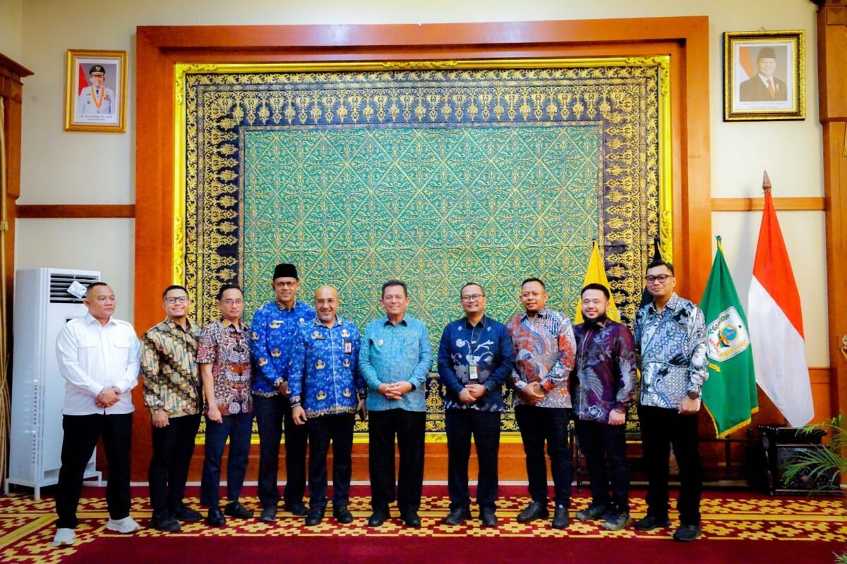 Audiensi Executive General Manager Pertamina Patra Niaga Regional Sumbagut Fanda Chrismianto bersama Gubernur Kepri Ansar Ahmad di Tanjungpinang, Kamis (1/10/2026). Foto: Istimewa