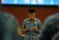 Badan Kepegawaian Negara mengeksekusi pemberian kenaikan pangkat anumerta dan jaminan pendidikan bagi ahli waris dua petugas taman nasional yang menjadi korban tewas.