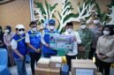 Menteri Kesehatan Budi Gunadi Sadikin saat penyerahan bantuan obat-obatan dan alat kesehatan di Palangka Raya, Kalimantan Tengah. (Sumber: Kementerian Kesehatan)