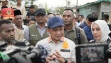  Menteri Dalam Negeri Tito Karnavian memberikan keterangan kepada wartawan. (Foto: Kemendagri)