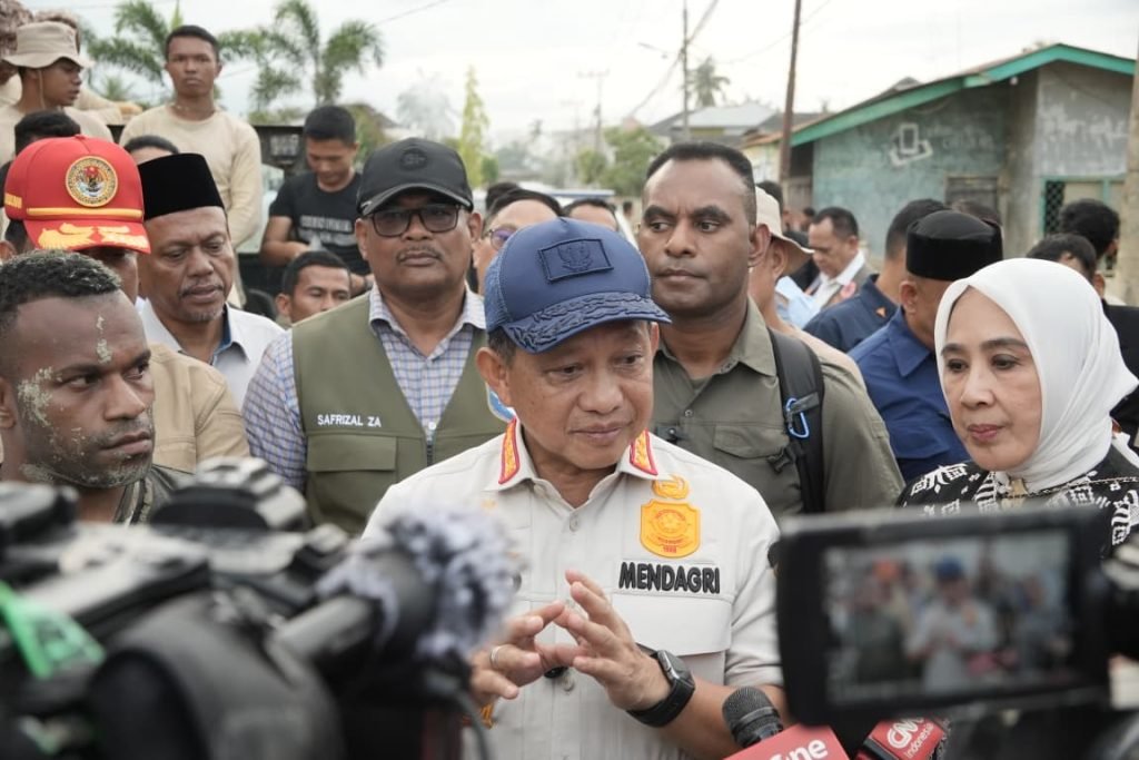 Menteri Dalam Negeri Tito Karnavian memberikan keterangan kepada wartawan. (Foto: Kemendagri)