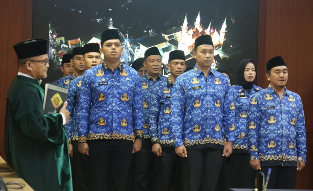 Pelantikan CPNS menjadi PNS serta PNS dalam Jabatan Fungsional di lingkungan Pemprov Kepri digelar di Ruang Rupatama Lantai 4 Kantor Gubernur Kepri, Kamis (1/10/2026). (Harun/DISKOMINFO KEPRI)